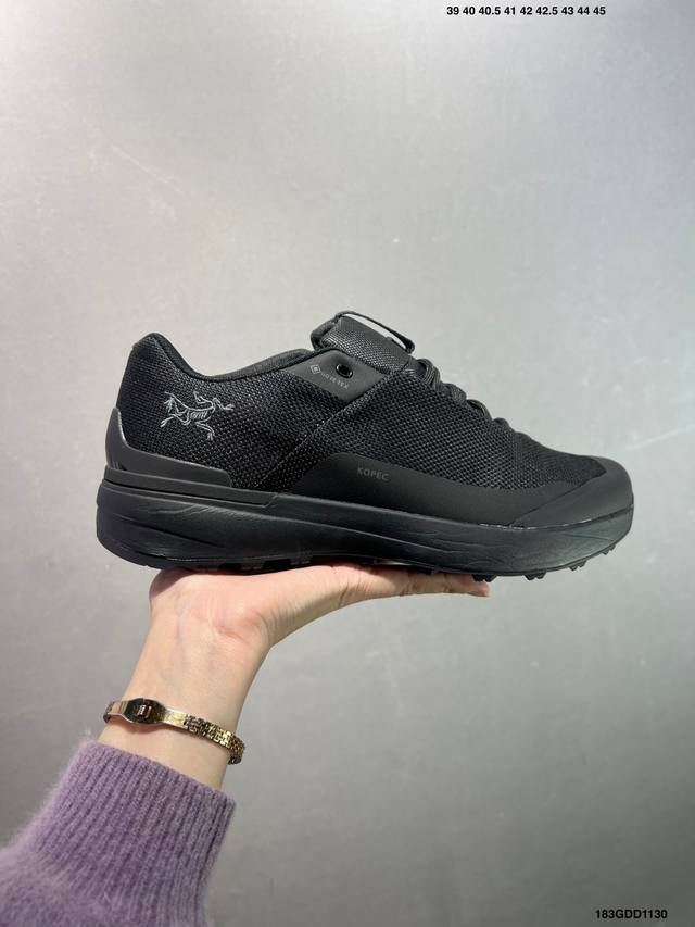 公司级Arcteryx始祖鸟 Norvan Kopec Gtx 覆盖防水 低帮户外登山徒步鞋 特有的独立衬垫 穿着更合脚 带有Gore-Tex防水内衬 提供透气