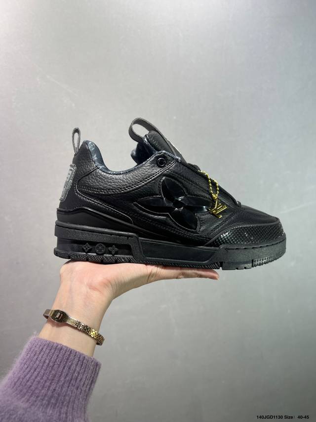 路易威登 Louis Vuitton Lv路易威登板鞋 新款 Lv Trainer最新配色运动鞋 L家 篮球鞋风格运动鞋 该鞋由艺术总监 Virgil Ablo