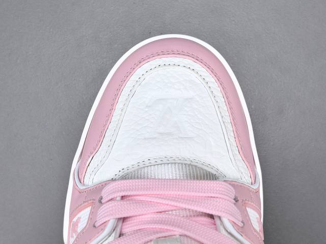 渠道优势 ！ 广州版 驴牌 Lv Trainer 情侣限定系列 休闲 低帮 时尚板鞋 尺码 35 36 37 38 39 40 注：此款比运动鞋偏大一码，注意选