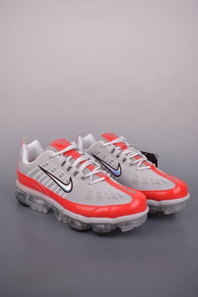 Nike Air Vapormax 360 搭载全掌长气垫鞋款 低帮跑步鞋 匠心打造的鞋面 实现轻质包覆和透气性 鞋身设计舒适的衬里包裹双足 带来自然贴身的感觉