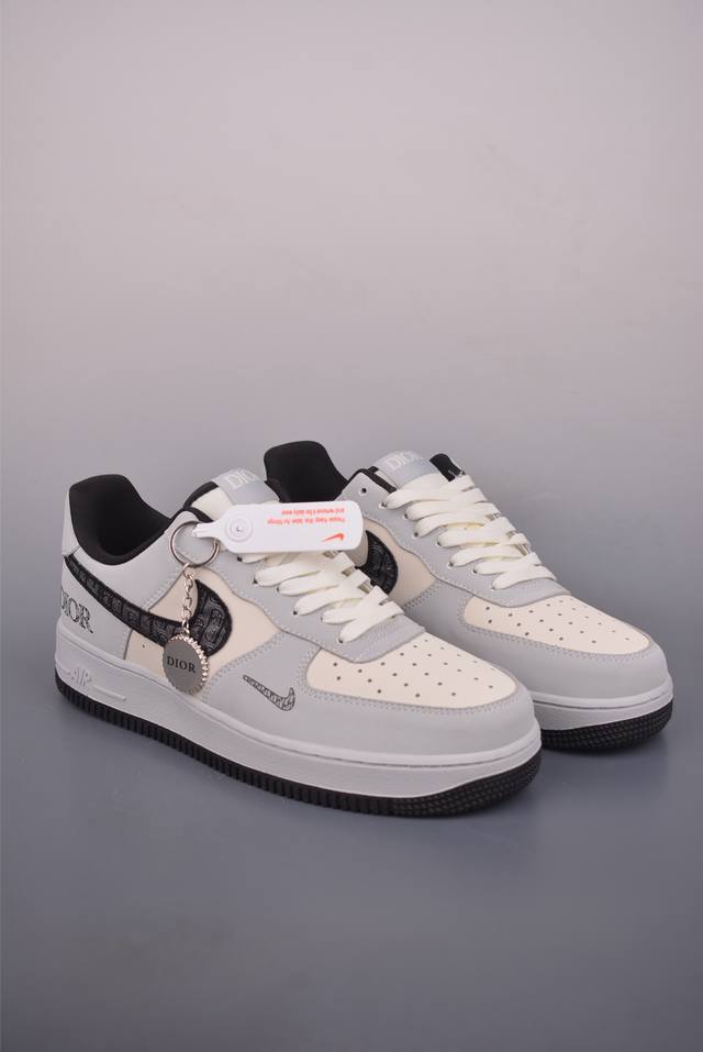 Nike Air Force 1 Low Dior联名 原楦头原纸板 打造纯正空军版型 专注外贸渠道 全掌内置蜂窝气垫 原盒配件 原厂中底钢印、拉帮完美 官方货