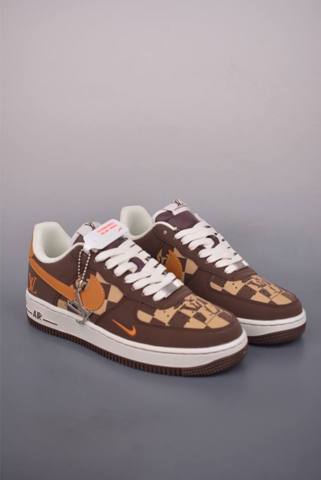 Nike Air Force 1 Low Lv联名 原楦头原纸板 打造纯正空军版型 专注外贸渠道 全掌内置蜂窝气垫 原盒配件 原厂中底钢印、拉帮完美 官方货号: