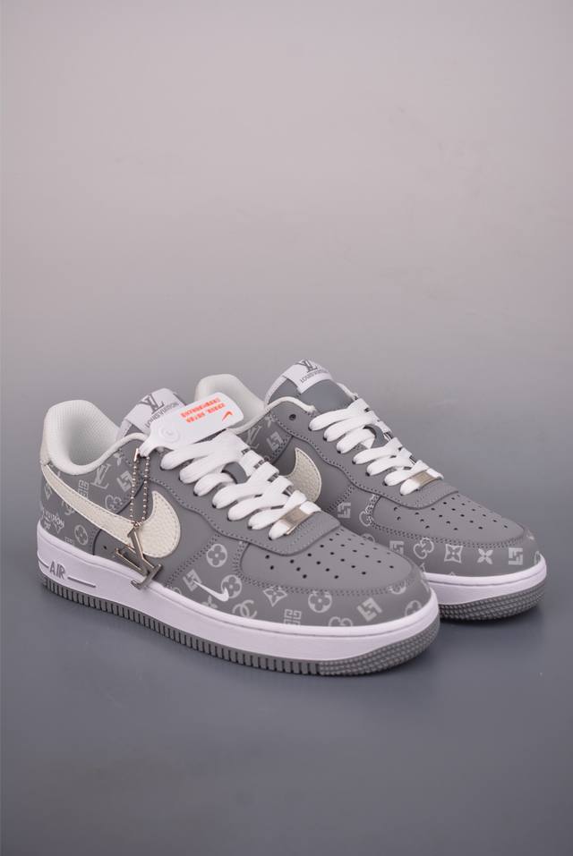Nike Air Force 1 Low Lv联名 原楦头原纸板 打造纯正空军版型 专注外贸渠道 全掌内置蜂窝气垫 原盒配件 原厂中底钢印、拉帮完美 官方货号: