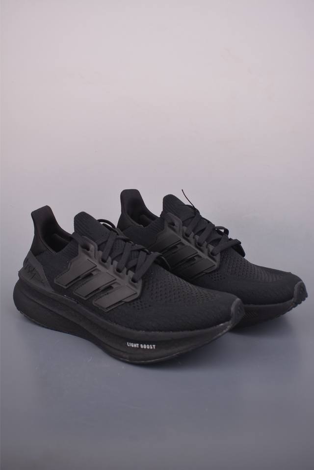 Y-3 Ultraboost 5 联名款 缓震运动休闲轻便透气跑步鞋 采用Adidas primeknit鞋面 裹脚舒适 搭载Boost技术 为运动添舒适 还搭