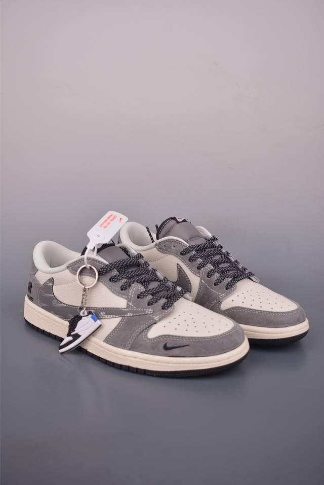 Fragment X Travis Scott X Un Air Jordan 1 Low 三方联名倒钩 全新的三方联名低帮倒钩鞋面延续了黑脚趾设计，整双鞋以全