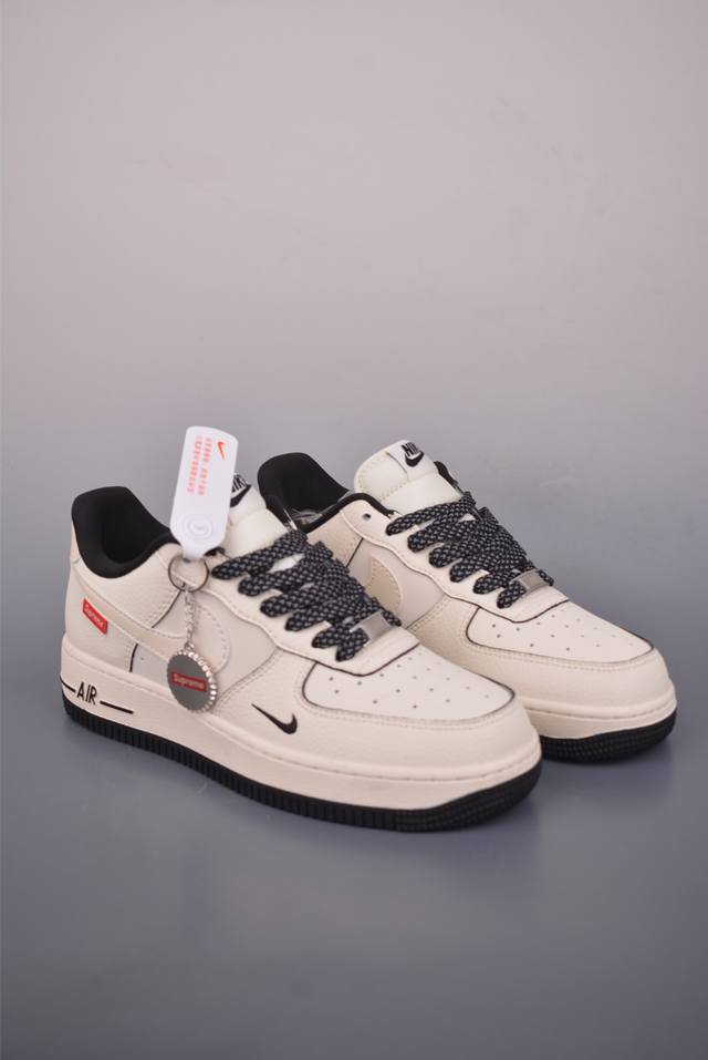 Nike Air Force 1 Low Lv联名 原楦头原纸板 打造纯正空军版型 专注外贸渠道 全掌内置蜂窝气垫 原盒配件 原厂中底钢印、拉帮完美 官方货号: