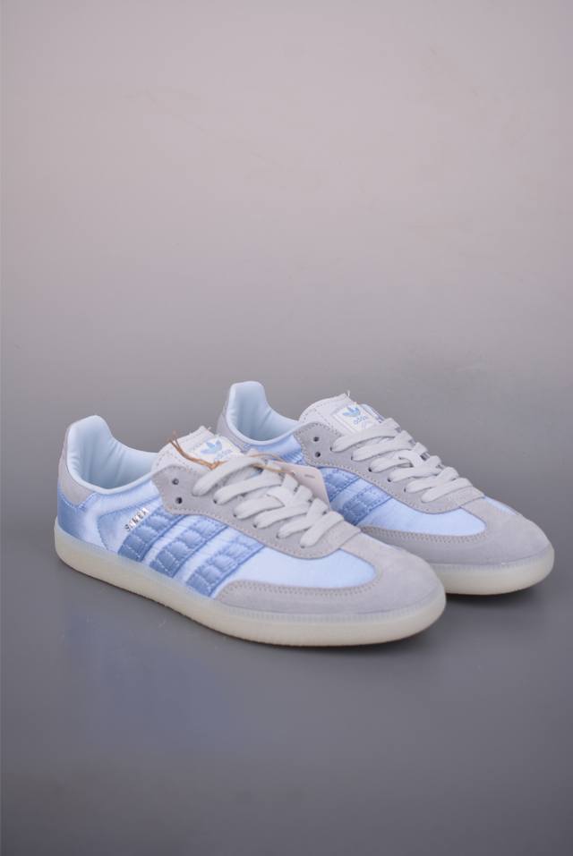 Adidas Samba Og 复古桑巴板鞋 纯原大厂出品 这款桑巴鞋展示了高质量的工艺 带有装饰的超锁缝制和无缝的手感 柔软、柔软的皮革造型和标志性的3条纹完