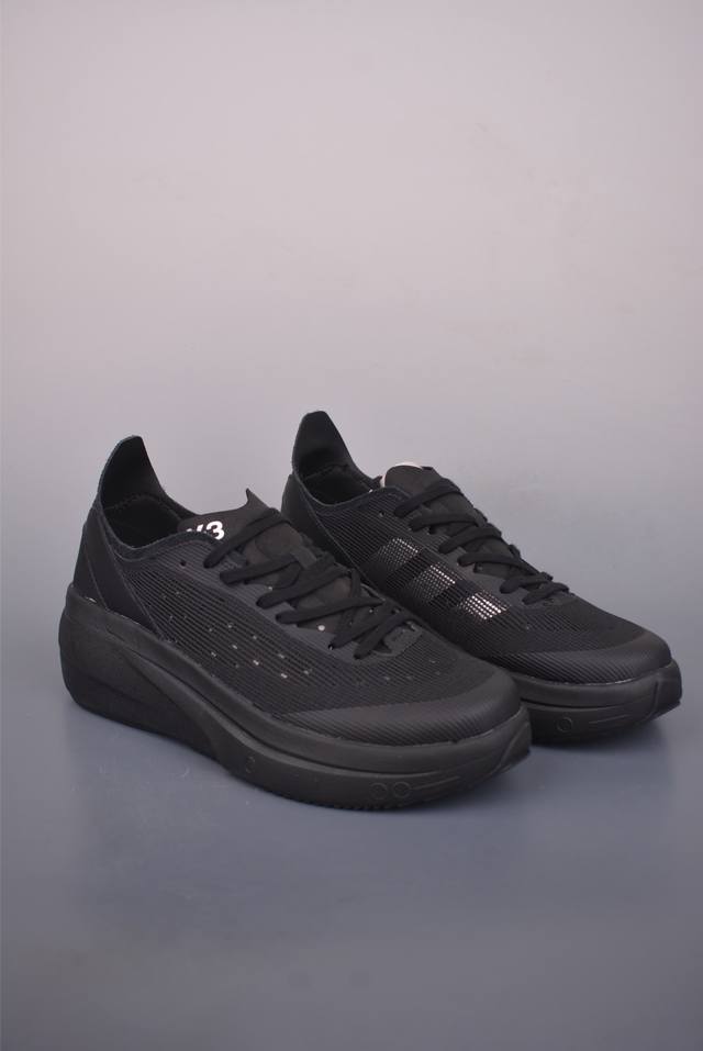 Y-3 Subaya系列 舒适百搭 防滑低帮生活休闲鞋 鞋面采用针织网状结构面料 透气良好 鞋底采用Eva材质轻便耐磨 整体简约大气 高级感满满 自带增高 官方