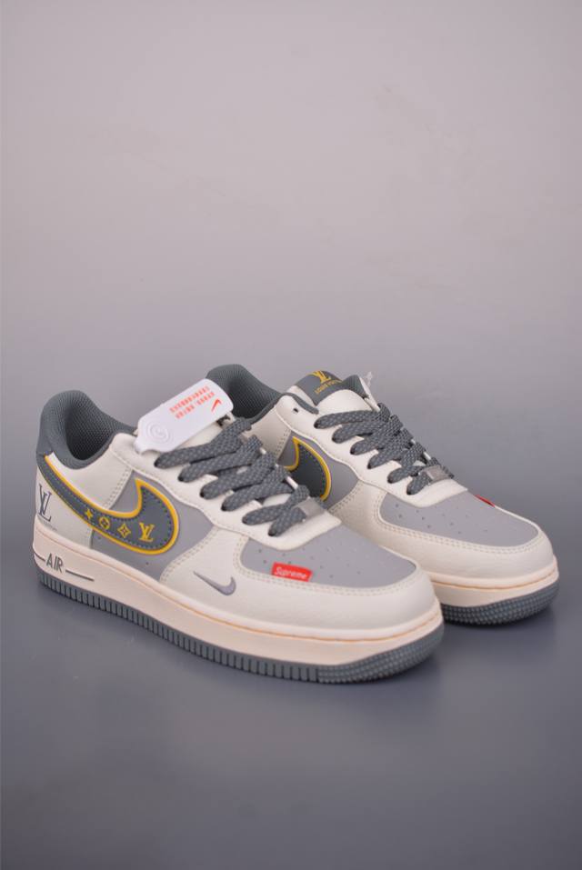 Nike Air Force 1 Low Lv联名 原楦头原纸板 打造纯正空军版型 专注外贸渠道 全掌内置蜂窝气垫 原盒配件 原厂中底钢印、拉帮完美 官方货号: