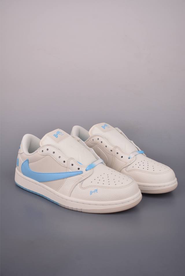 Fragment X Travis Scott X 猿人头 Air Jordan 1 Low 解构鞋带 三方联名倒钩 全新的三方联名低帮倒钩鞋面延续了黑脚趾设计