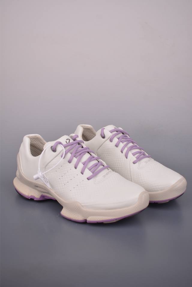 Ecco爱步老爹鞋女子夏季新款 全头层百搭潮流户外运动鞋 健步Biom系列新款 全新的轻量发泡底材与直接注塑橡胶大底相结合 柔软舒适 轻量回弹脚感更轻盈 给你贴