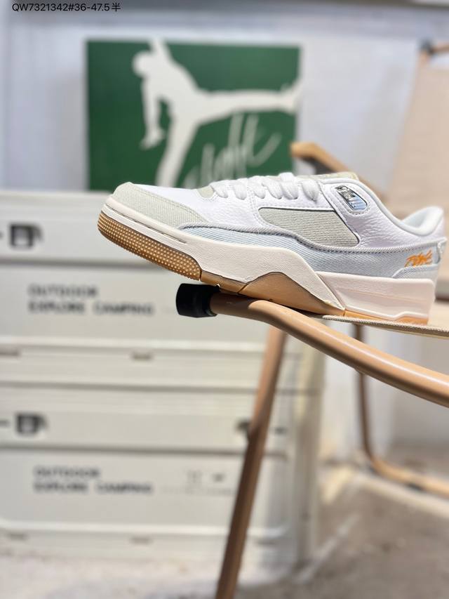 Air Jordan Flight Court 乔丹低帮复古篮球鞋 性价比天花板 设计简约又不失复古韵味 鞋内的鞋垫柔软且有弹性 能够很好地缓冲落地时的冲击力