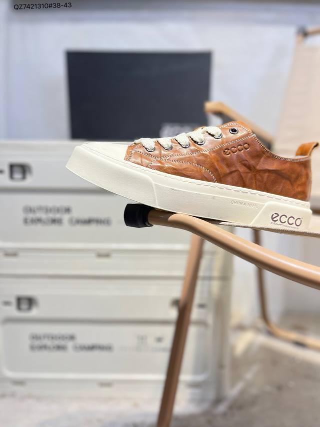 Ecco爱步男鞋轻便透气舒适耐穿 亲肤吸汗舒适内里 防滑防磨 持久干爽 简约粗绳系带 穿脱更加方便 柔韧防滑大底 鞋底立体凹槽 凹凸花纹加持 增强防滑减震性能
