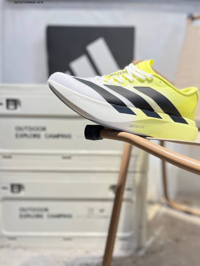 Adidas Adizero Evo Sl阿迪达斯 耐磨减震专业跑步鞋 无论是平时训练还是马拉松 让这款跑步鞋伴你畅快开跑 兼具舒适性和结构感 搭载Lights