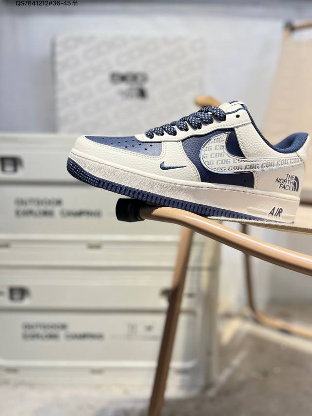 北面 X 耐克 Nike Air Force 1 '07空军一号 百搭休闲运动板鞋。柔软、弹性十足的缓震性能和出色的中底设计，横跨复古与现代的外型结合，造就出风