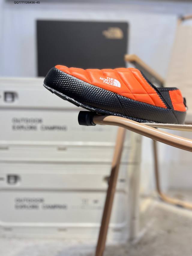 Thermoball 北面 休闲秋冬保暖绒毛 户外保暖棉鞋一脚穿懒人鞋 一脚蹬鞋口带滚边收口和弹力接片设计 方便快速穿脱 还可踩踏穿着 舒适惬意 自在切换 内置