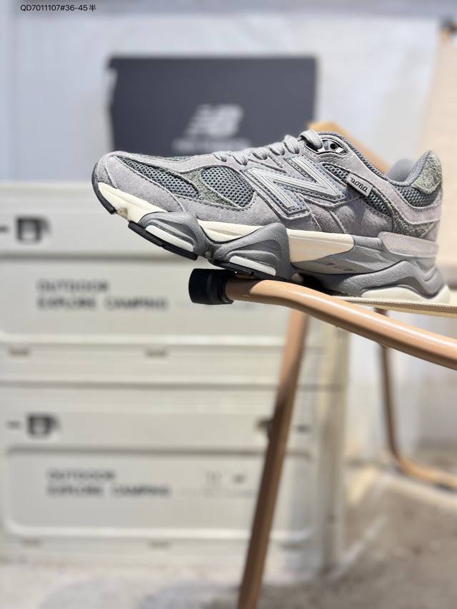Joe Freshgoods X New Balance Nb9060 联名款 复古休闲运动慢跑鞋 鞋款灵感源自设计师本人对夏日的怀日回忆。鞋面大身由空间双格及