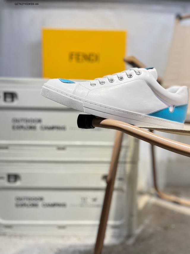 Fendi芬迪潮流时尚低帮 休闲运动鞋系列 广东品质原厂渠道原装订单 全套专柜包装物及配件 柔酷系列 松紧带套脚休闲运动男鞋 四季爆款 版型简洁大气 超级耐看