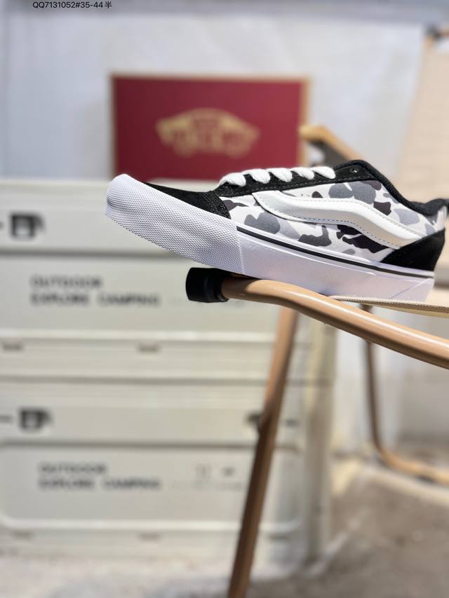 真标硫化工艺#原厂档案开发铝楦版型#正确安娜系列翘头鸟嘴贴条弧度致敬滑板文化，联乘瑞典著名鞋店Sneakersnstuff X Vans Sk8 Mid Sns