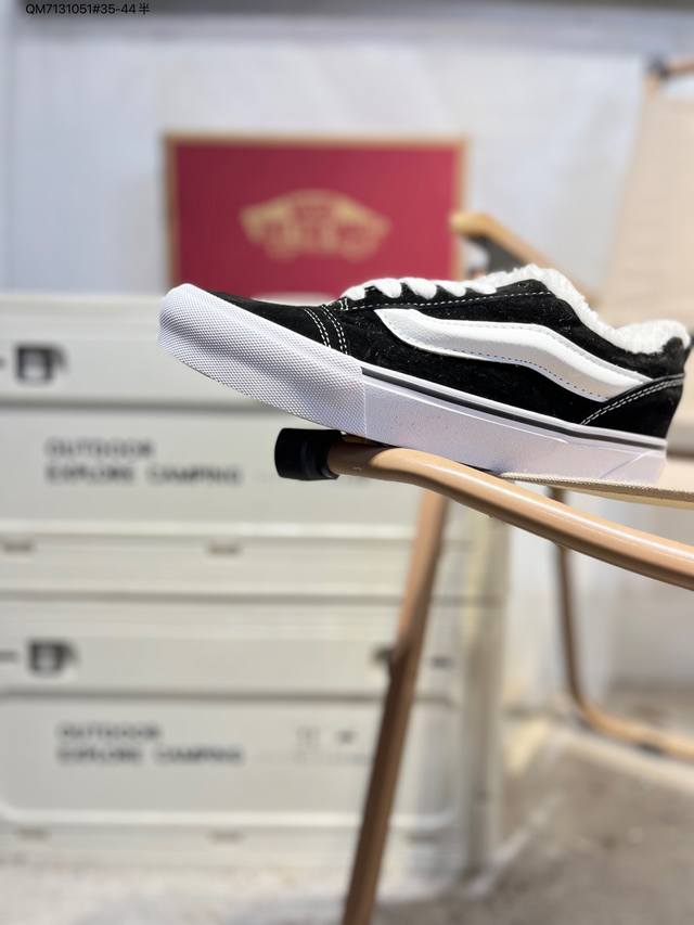 加毛款 真标硫化工艺#原厂档案开发铝楦版型#正确安娜系列翘头鸟嘴贴条弧度致敬滑板文化，联乘瑞典著名鞋店Sneakersnstuff X Vans Sk8 Mid