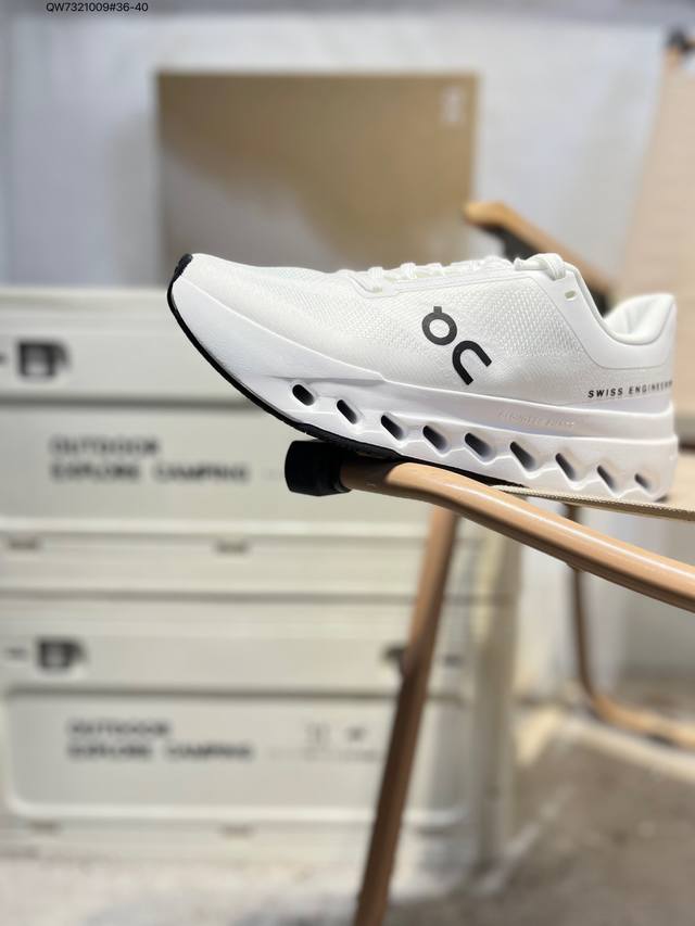 On昂跑网球鞋 On×费德勒合作款The Roger pro 2 2025春夏新品 男女款专业网球鞋 厚底增高百搭运动跑步鞋。pro 2 采用全新改造的鞋面，并