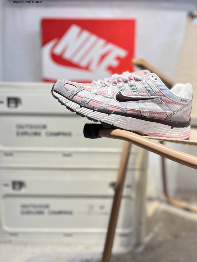 耐克 Nike p-6000 Laser Blue 复古科技个性运动老爹鞋。该鞋款鞋面采用纵横交错的覆面，重现 0 年代跑鞋风格，同时搭配缓震鞋垫，带来舒适的步