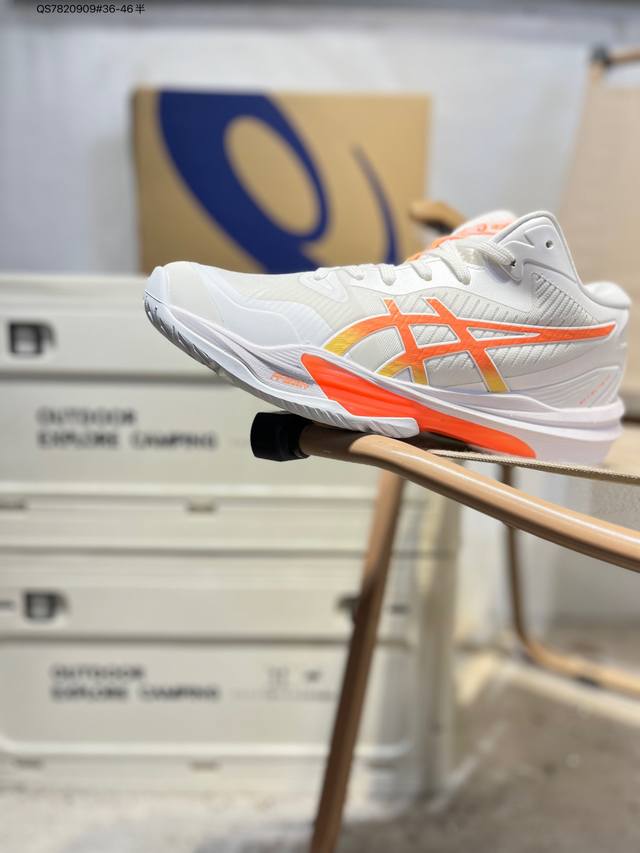 Asics Meatspeed Sky亚瑟士经典跑鞋 如今机能风和户外风吹得正劲，便是主打“Urban Outdoor机能越野风格”，城市和户外场景都能轻松应对
