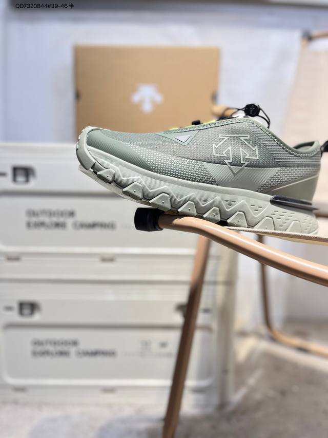 Descente 迪桑特Urban Outdoor系列男款Traxis运动休闲鞋夏季新品。迪桑特的Core-Tex面料，轻薄又坚固，防水透气还防风，简直就是“世