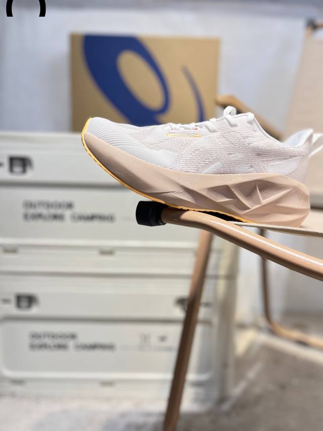 Asics Novablast 5亚瑟士 platinum低帮专业有氧超轻便运动跑步鞋 全新原装数据开发 符合人体工程学 一体式双层编制鞋面 高弹性面料1012