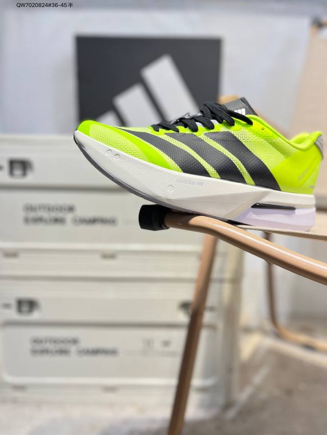 升级原楦原纸版开发#采用呼吸网织物热熔面料材质#中底搭载Lightstrike高密度发泡+前掌单块Lightstrike 2.0避震科技#外搭马牌橡胶橡胶防滑底