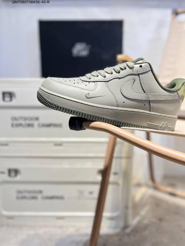 耐克 Nike Air Force 1 '07空军一号 百搭休闲运动板鞋。柔软、弹性十足的缓震性能和出色的中底设计，横跨复古与现代的外型结合，造就出风靡全球三十