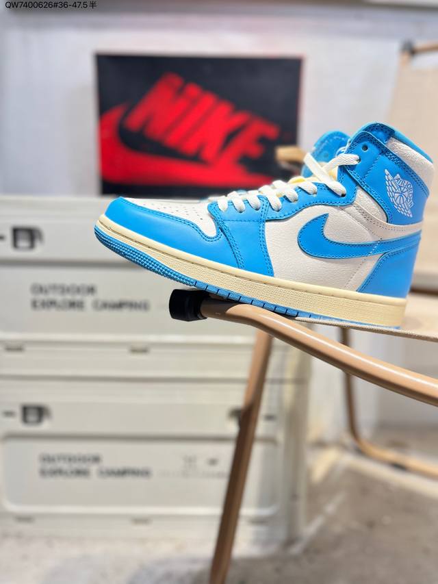 Air Jordan 1 Retor Aj1经典复古高帮百搭文化篮球鞋 采用软质纳帕头层皮革鞋面#原厂立体填充鞋舌海绵#中底注胶孔及缜密中底拉帮工艺帕纳荔枝纹头