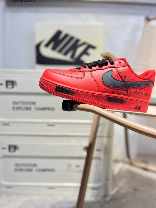 耐克 Nike Air Force 1 '07空军一号 百搭休闲运动板鞋。柔软、弹性十足的缓震性能和出色的中底设计，横跨复古与现代的外型结合，造就出风靡全球三十