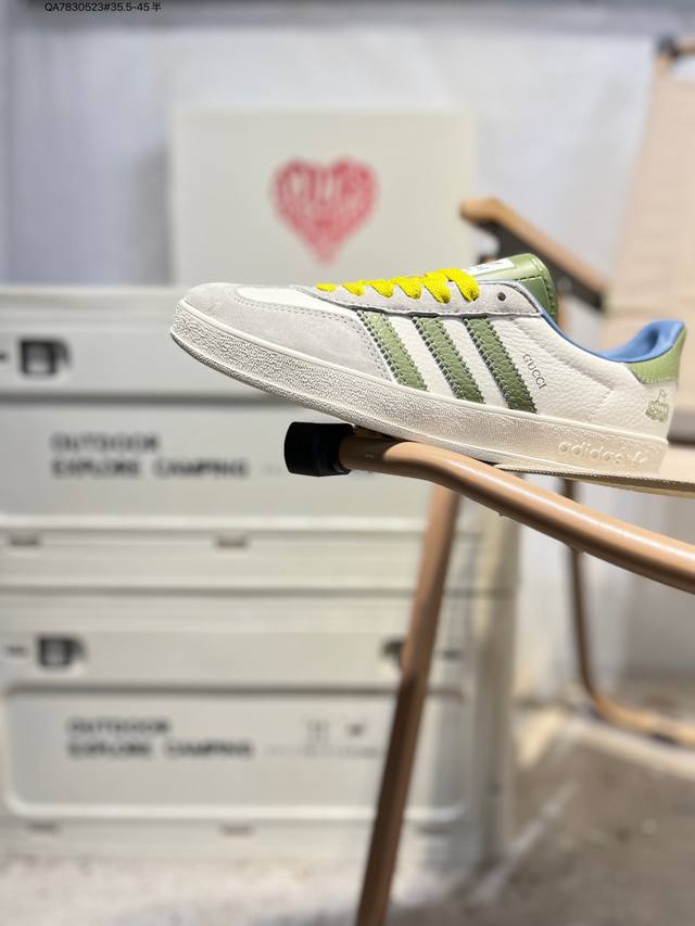 内嵌环保海玻璃鞋垫#外置防滑耐磨Rb橡胶大底复古设计与现代简约的融合，再度携手洛杉矶时尚生活品牌 Sporty & Rich X Adidas Original