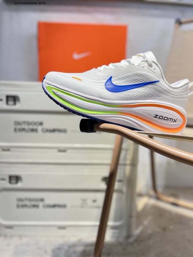 Nike Vomero plus 耐克 舒适减震防滑 低帮跑步鞋 全掌Reactx泡绵中底 前掌和后跟还配备了Air Zoom气垫单元 据说跑起来更快更舒适哦