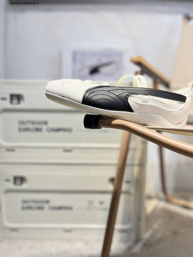 puma Speedcat 舒适百搭 低帮 芭蕾鞋 黑粉色 #朴彩英 Rose 同款黑粉配色甜酷感拉满 低帮设计超显脚踝纤细，上脚轻盈又舒适。不管日常出街还是运