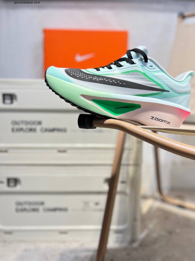 耐克Nike Zoom Fiy6马拉松高端竞速跑步鞋 特高弹性双层Md搭配碳纤维组合鞋底，轻盈缓震， 鞋面采用工程网眼设计 为特定高热区域营造出色透气性 进一步