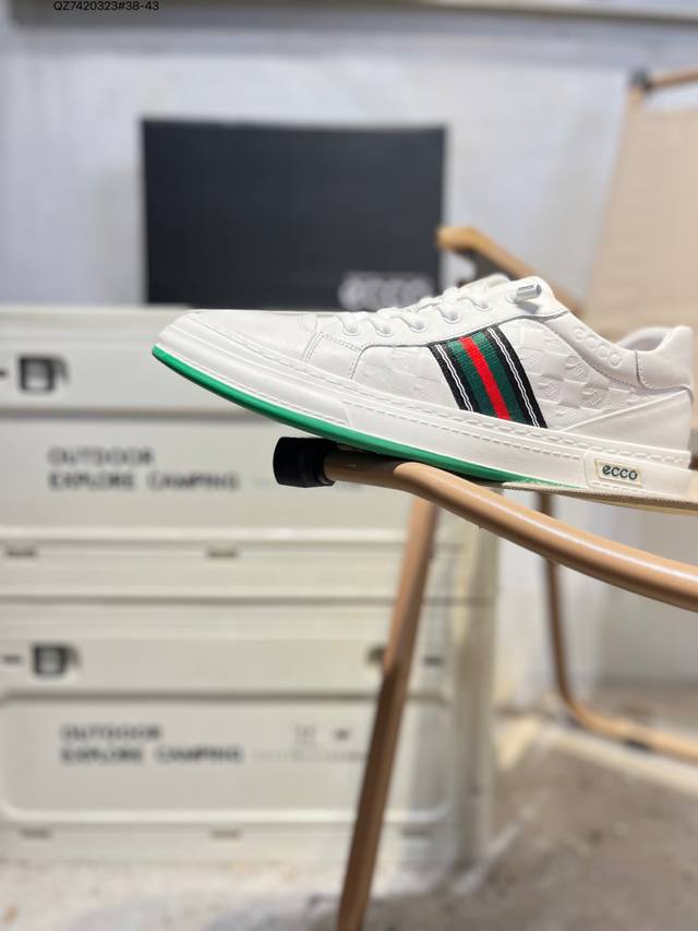 Gucci古驰 皮革 圆头系带厚底 低帮板鞋 时尚撞色 拼接头层牛皮可感知的柔软皮料，舒适脚感轻松学控，侧面撞色织带点亮视觉焦点 偏大一码 Chl50238 Q