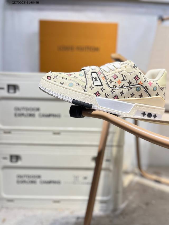 路易威登 Louis Vuitton Lv路易威登板鞋 新款 Lv Trainer最新配色运动鞋 L家 篮球鞋风格运动鞋 该鞋由艺术总监 Virgil Ablo
