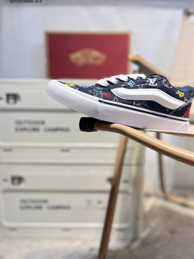 真标硫化工艺#原厂档案开发铝楦版型#正确安娜系列翘头鸟嘴贴条弧度致敬滑板文化，联乘瑞典著名鞋店Sneakersnstuff X Vans Sk8 Mid Sns