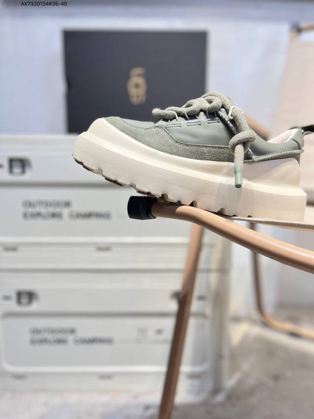 Ugg 百搭单品 秋冬新品,机能撞色王一博代言热门大爆款！ 包头套脚进口皮面 代购专供品质 高弹Modern中底 外置防滑大底 套脚抽绳设计 穿脱十分方便 采用