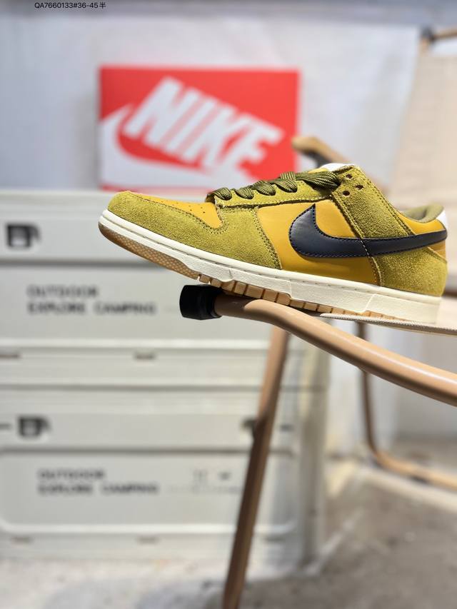 耐克Nike Dunk Low 板鞋Sb系列经典百搭休闲运动板鞋加厚鞋舌的填充，使舒适性大大提升，同时也更方便穿脱中底部分则加入了脚感柔软舒适Zoomair气垫