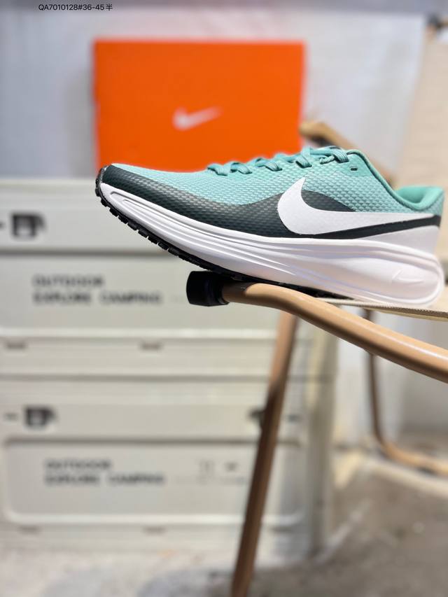 Nk Revolution 8 伦敦8代 超轻网面跑步鞋 兼顾迅疾外观和稳固脚感后跟覆面和中足动态支撑巧妙融合 缔造稳定顺畅的迈步体验Hj9198 Qa7010