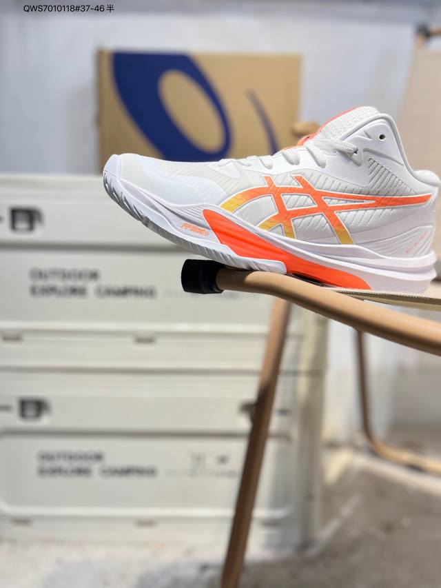 Asics Meatspeed Sky亚瑟士经典跑鞋 如今机能风和户外风吹得正劲，便是主打“Urban Outdoor机能越野风格”，城市和户外场景都能轻松应对
