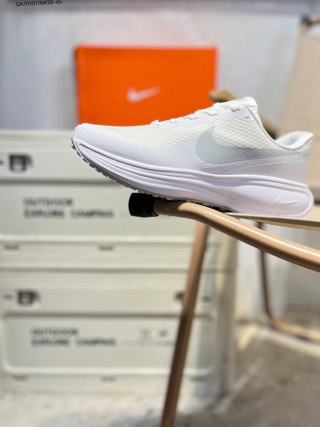 Nk Revolution 8 伦敦8代 超轻网面跑步鞋 兼顾迅疾外观和稳固脚感后跟覆面和中足动态支撑巧妙融合 缔造稳定顺畅的迈步体验Hj8485 Qa7010