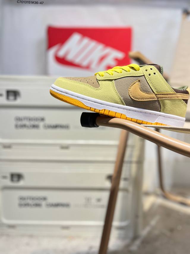 耐克Nike Dunk Low 板鞋Sb系列经典百搭休闲运动板鞋加厚鞋舌的填充，使舒适性大大提升，同时也更方便穿脱中底部分则加入了脚感柔软舒适Zoomair气垫