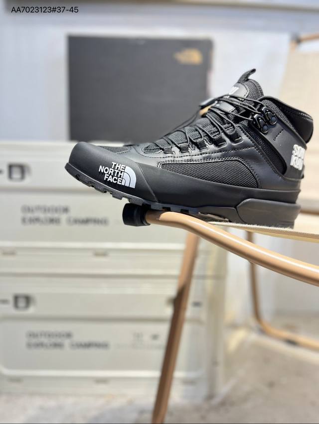 原楦型开发纸版#采用防剐蹭复合牛津布料组合模塑鞋头橡胶片鞋面材质#中底嵌入Eva缓震组合耐磨锯齿耐磨橡胶大底北面机能风鞋太酷了著名户外品牌-北面 The Nor