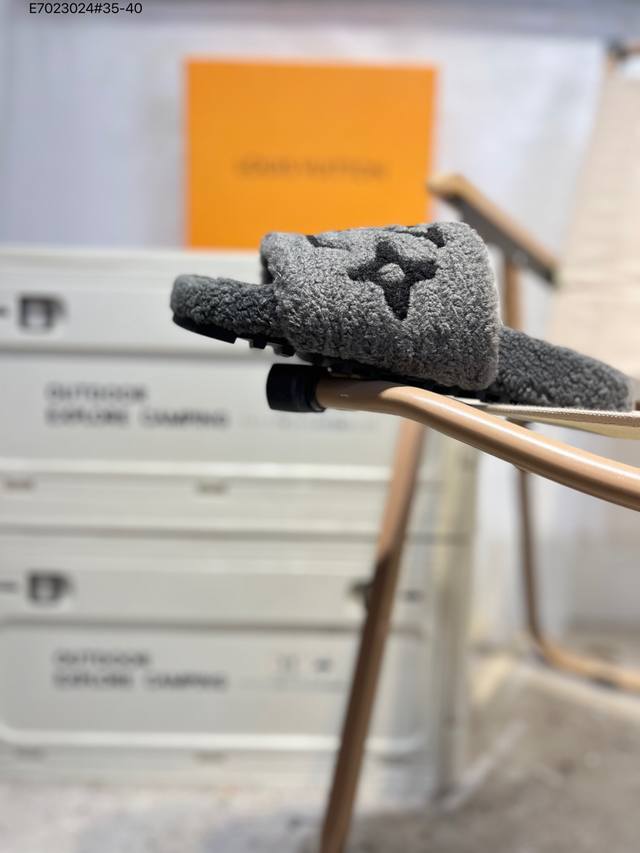 双十一福利特价Louis Vuitton Lv路易威登 宋茜同款 Ss 秋冬款New Arrival 毛毛鞋半拖毛拖E7023024#35-40
