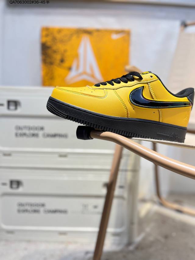 耐克 Nike Air Force 1 '07空军一号 百搭休闲运动板鞋。柔软、弹性十足的缓震性能和出色的中底设计，横跨复古与现代的外型结合，造就出风靡全球三十