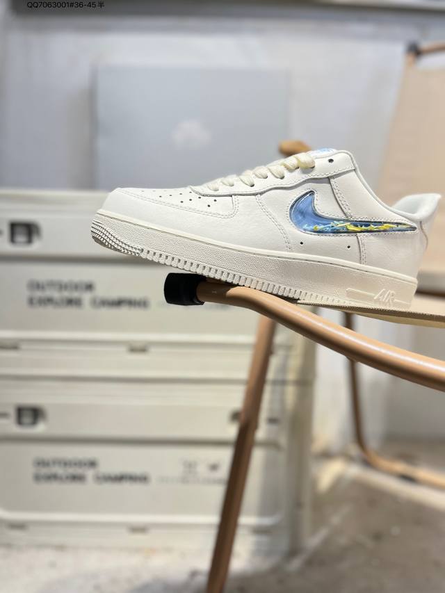 耐克 Nike Air Force 1 '07空军一号 百搭休闲运动板鞋。柔软、弹性十足的缓震性能和出色的中底设计，横跨复古与现代的外型结合，造就出风靡全球三十